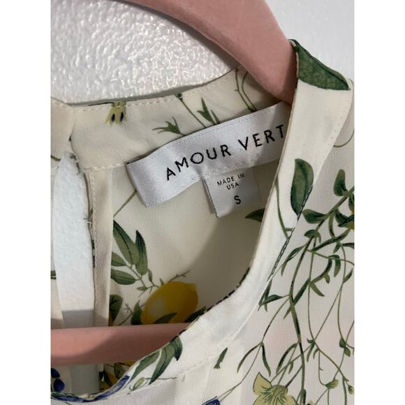 Amour Vert White Ruffled Sleeveless Blouse with Mandarin Collar - Picture 2 of 6